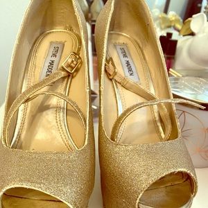 Steve Madden gold glitter open toe wedges